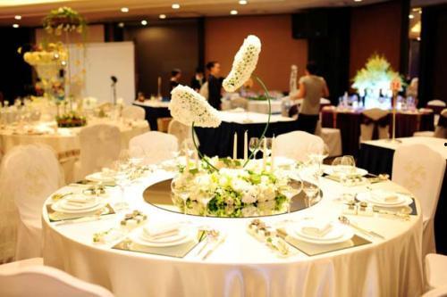 中餐厅摆台视频,一桌精致，尽显中华美食文化魅力